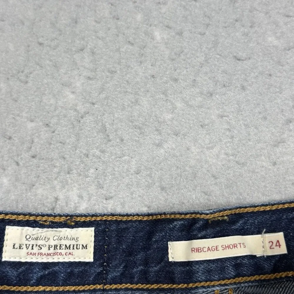 Levis Ribcage Jean Shorts Women’s Size 24 Light Wash Denim Cut Offs Pockets
